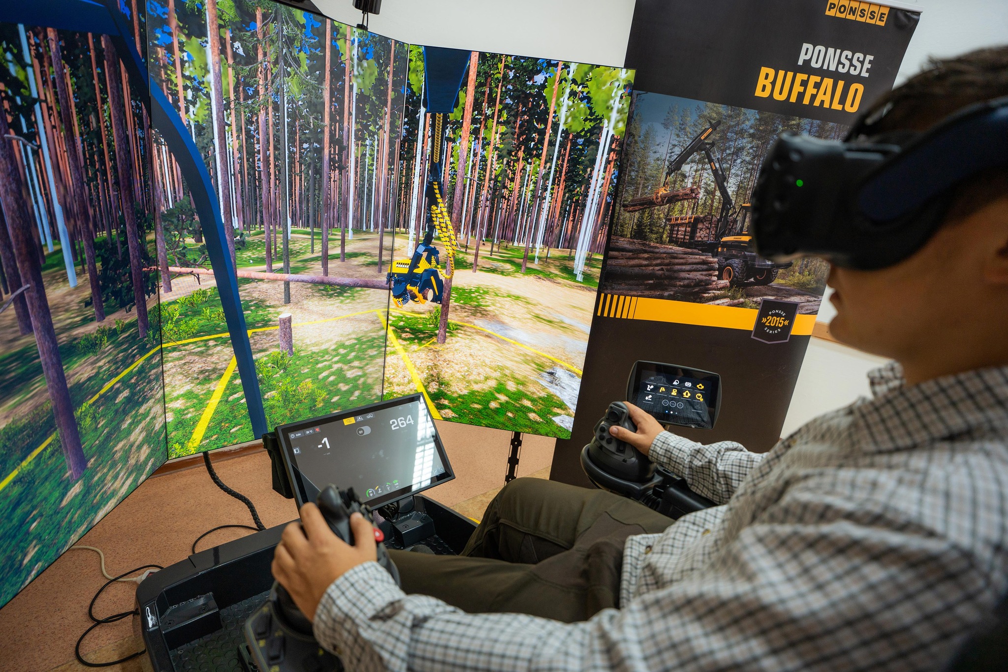 LKT60 vonszoló és Ponsse szimulátor átadása